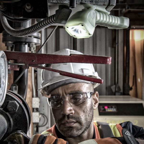 Pelican 3410M Right Angle Light - Image 8